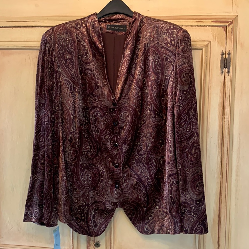 NEW with tags. Size 20. Dana Buchman jacket. Color cinnamon/multi. Fully lined.